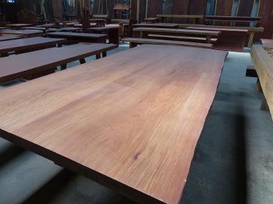 515.โต๊ะตัวใหญ่ไม้ชิ้นเดียวจากไม้ประดู่